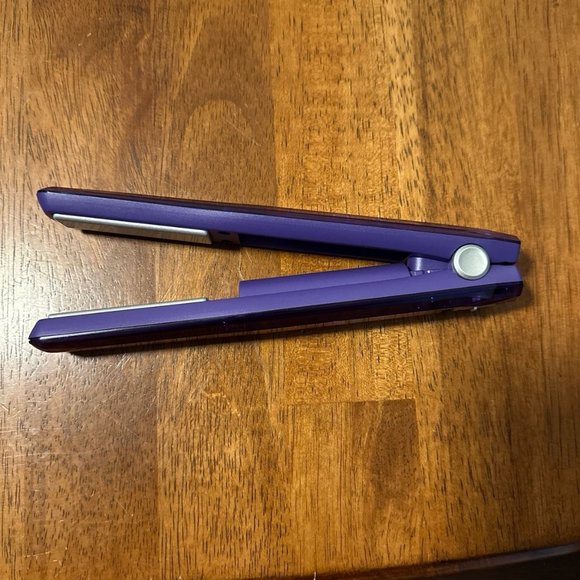 Conair Mini Cordless Flat Iron Violet Vamp Pouch + USB Cord Included - Picture 3 of 4